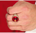 Anillo dorado con Rubí de plástico