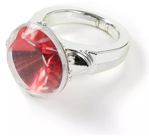Anillo plateado con Diamante rojo