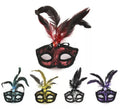 Antifaz Carnaval encaje negro con plumas colores surtidos