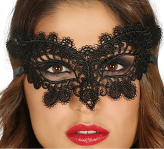 Maschera con ricamo nero