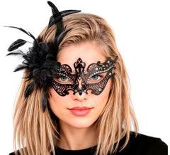 Maschera con piuma nera