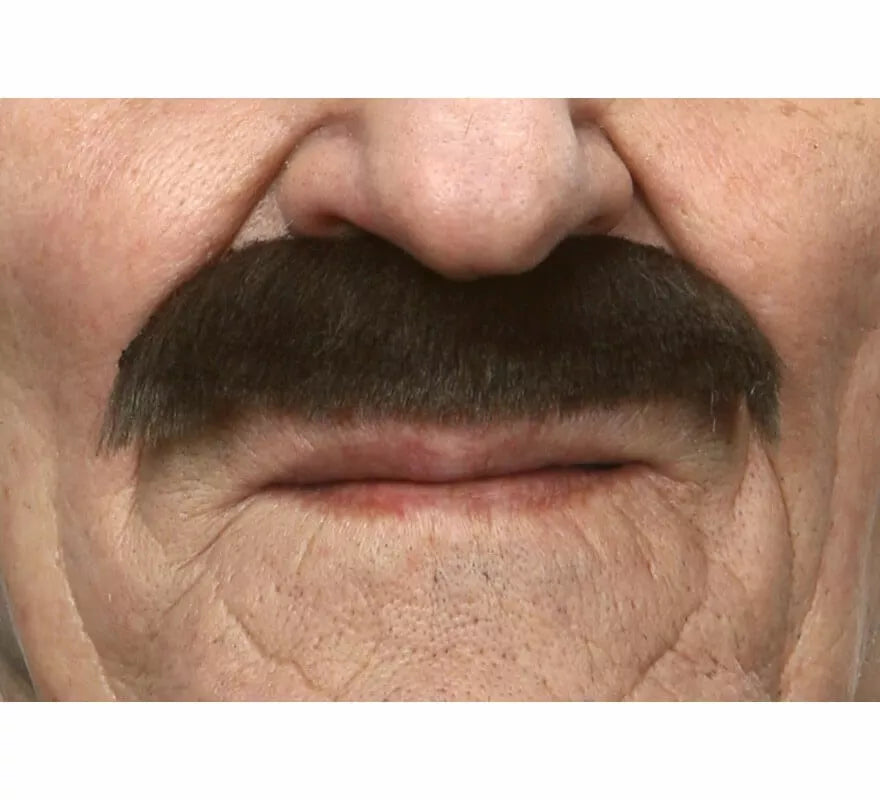 Translation missing: it.Bigote castaño Militar