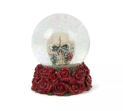 Sfera di cristallo con teschio e rose che misura 6,9x8,4x6,9 cm