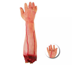 Falso braccio tagliato in schiuma che misura 47x12x7 cm