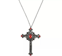 Collana con croce gotica