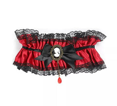 Collana gotica rossa con fiocco nero