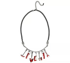 Collana di Halloween con strumenti insanguinati