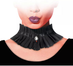 Colletto gotico nero con decorazione