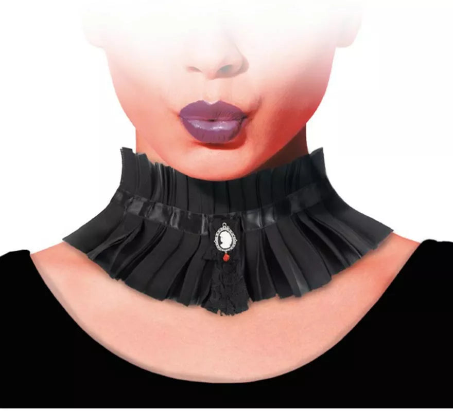 Translation missing: es.Cuello Gótico negro con adorno