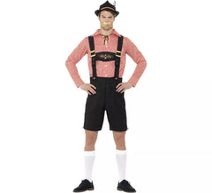 Tradizionale costume rosso e marrone tedesco per un uomo