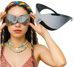 Occhiali a specchio futuristici