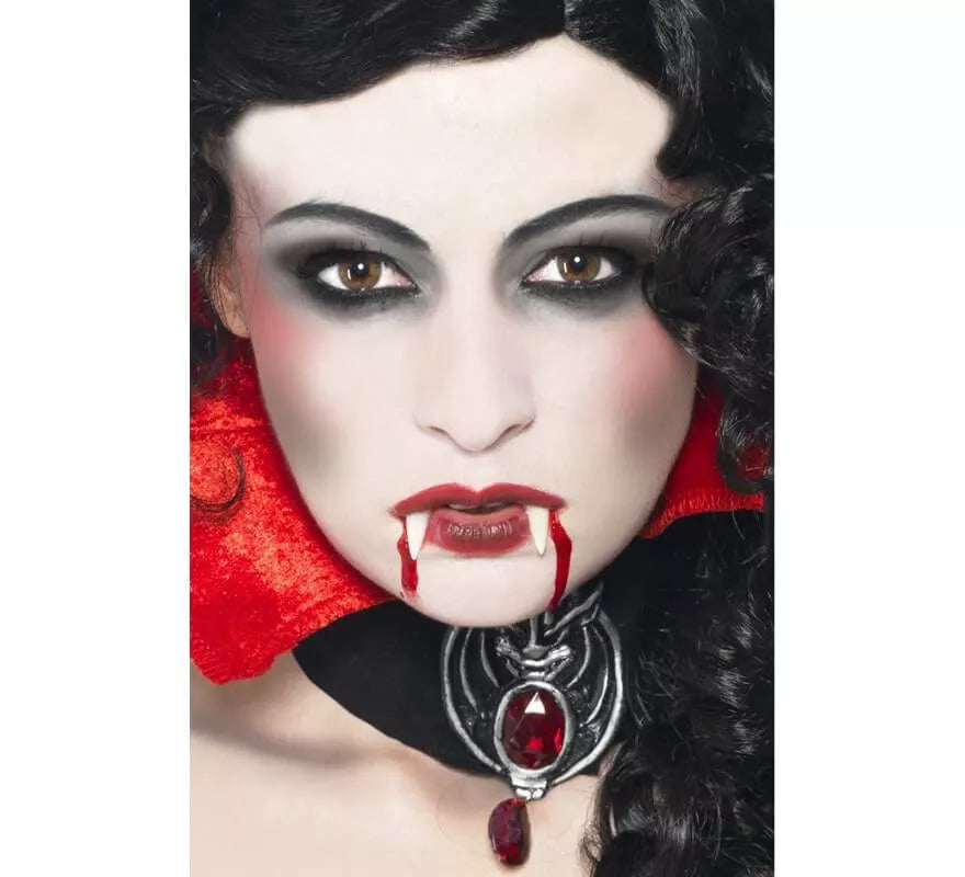 Translation missing: es.Maquillaje de Vampiro: Colmillos, Esponja, Pintura y Sangre