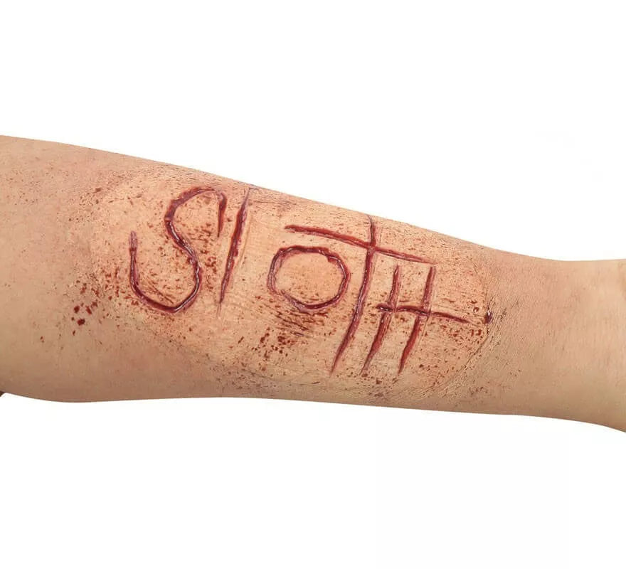 Translation missing: it.Maquillaje FXs de Letras Sloth Pereza