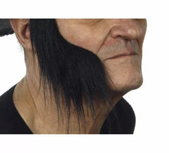Ampie tempie con capelli neri