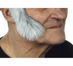Ampie aste curve con capelli bianchi