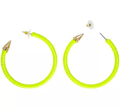Orecchini a cerchio in vari colori neon