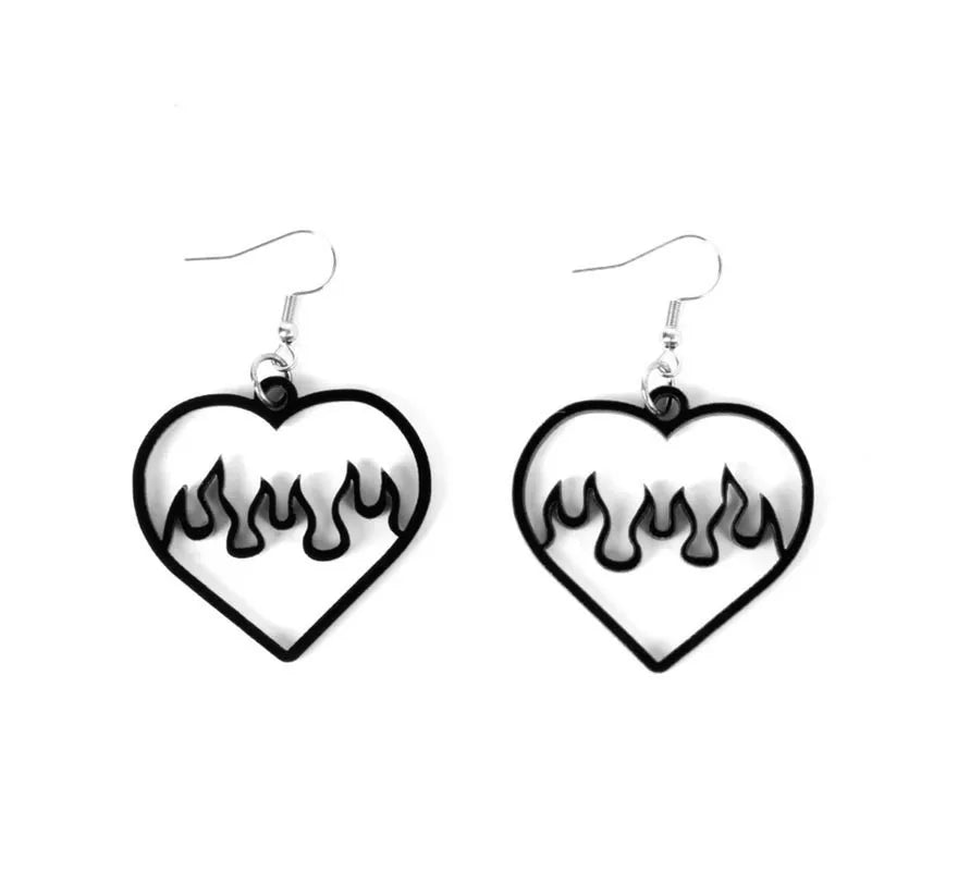 Translation missing: it.Pendientes de Corazones negros en llamas
