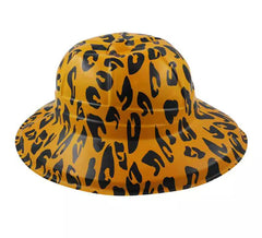 Cappello in PVC con stampa leopardata