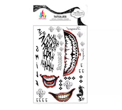 Tatuaggi da clown con testi contrastanti e sorrisi rossi